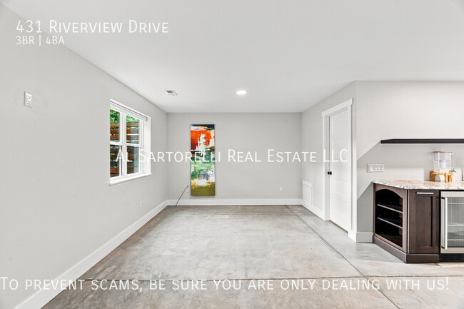 Building Photo - 431 Riverview Dr