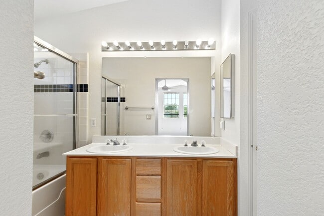 Building Photo - 3 Bedroom in Mace Ranch