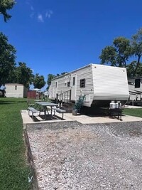 Building Photo - 416 Maplewood Dr