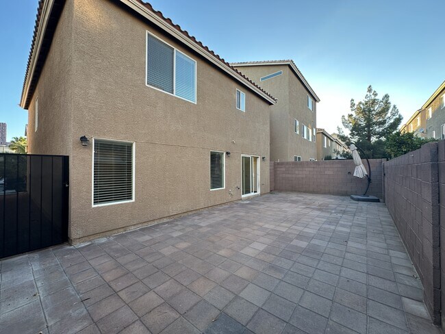 Building Photo - 6752 Philharmonic Ave