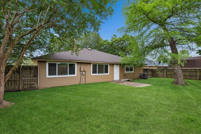 Building Photo - 2747 Sicklepod Dr