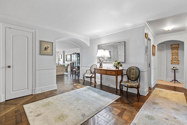 Building Photo - 180 Beacon St