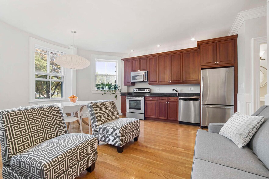 Primary Photo - 234 Beacon St