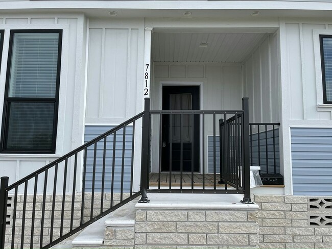 Building Photo - 7812 Cameo Ln