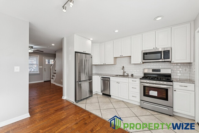 Building Photo - 6813 Bank St