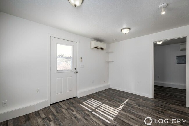 Building Photo - 1238 Oak St