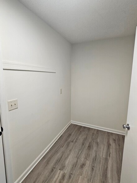 Building Photo - 404 Millhouse Rd