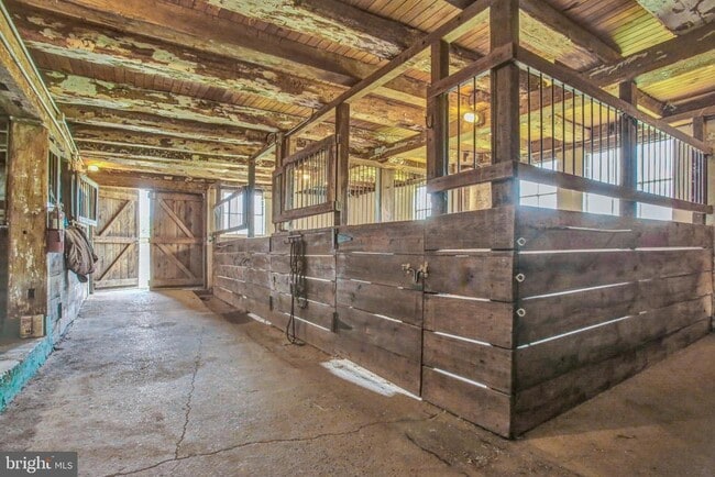 Building Photo - 233 Hetrick Rd