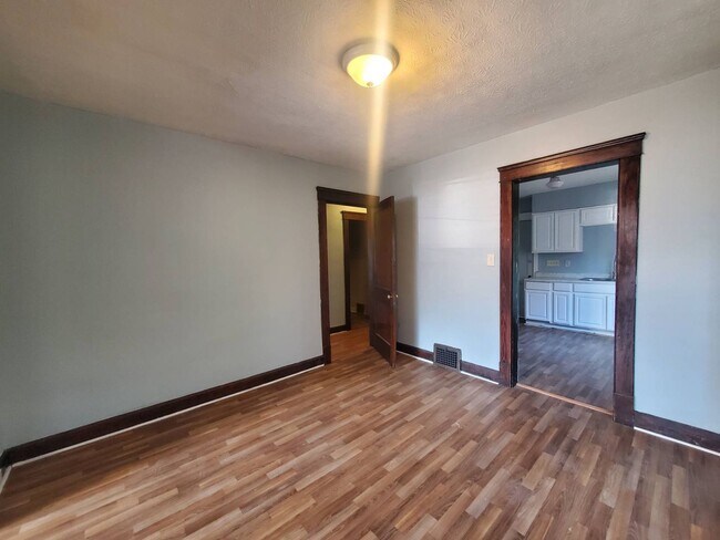 Building Photo - 2217 W 105th St