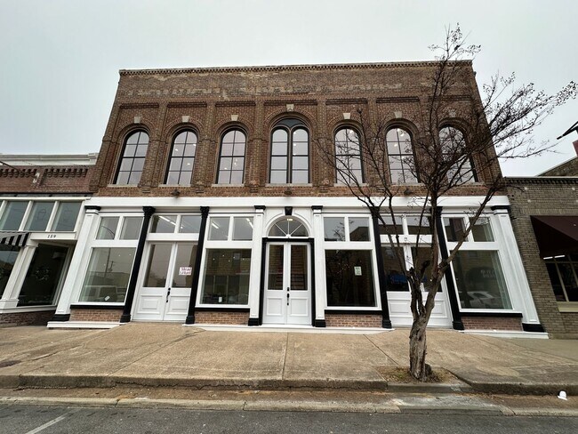 Building Photo - Historic Luxury Apartments