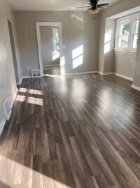 Building Photo - Spacious Recently updated 2 Bedroom 1 Bath...