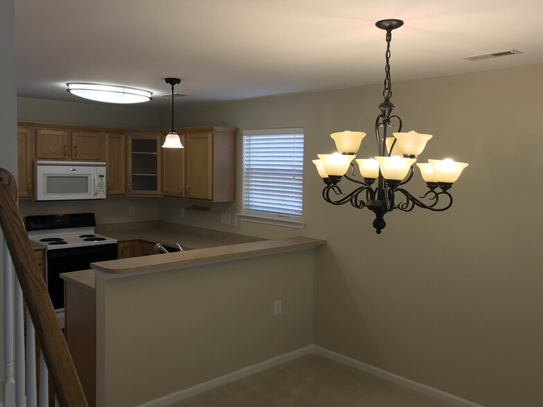 KITCHEN - 2808 Cougar Hill Ct