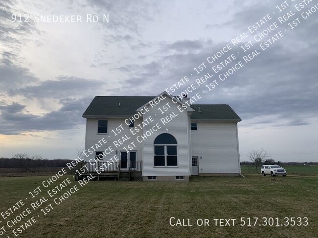 Building Photo - 912 Snedeker Rd N