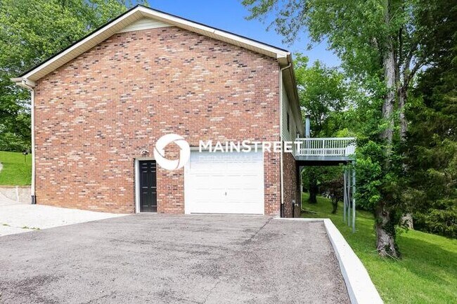 Building Photo - 4 Bedroom Pet-Friendly Home in GOODLETTSVILLE, TN with Main Street Renewal