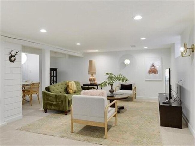 Building Photo - 1742 Dayton Ave