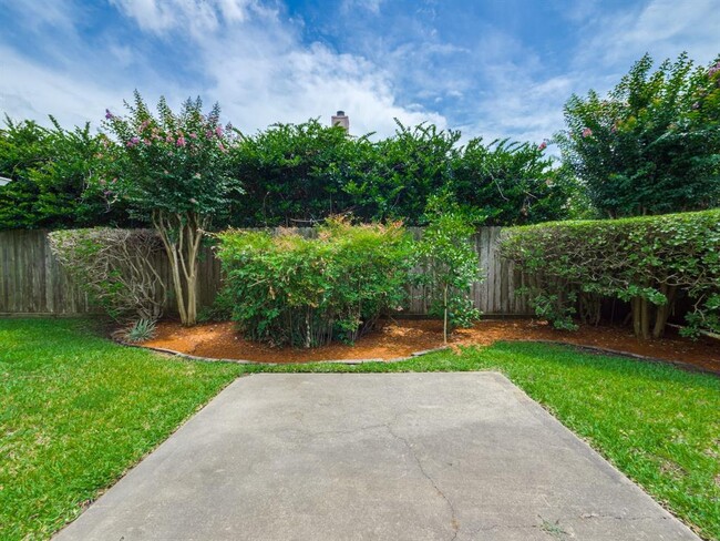 Building Photo - 14211 Woodville Gardens Dr