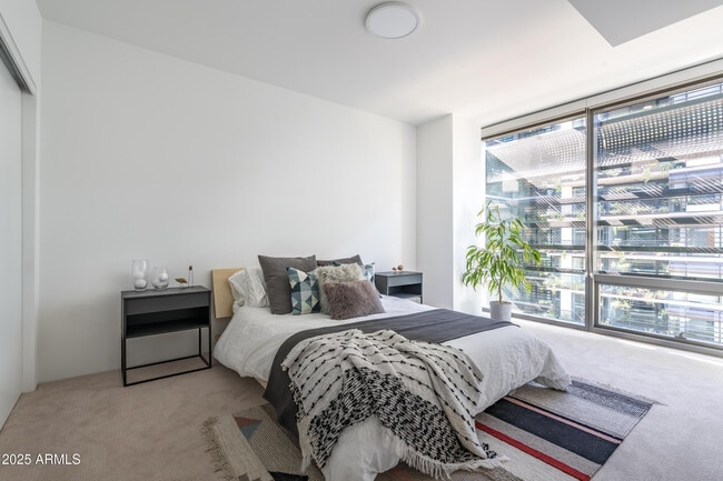 Building Photo - 7180 E Kierland Blvd