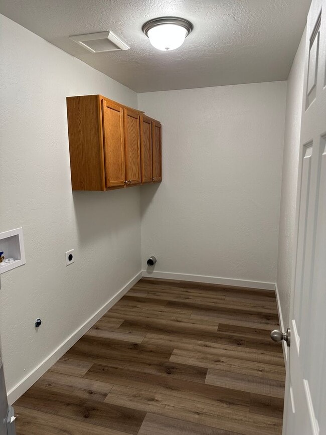 Building Photo - Beautiful 2 bedroom, 1 bath house in Sprin...
