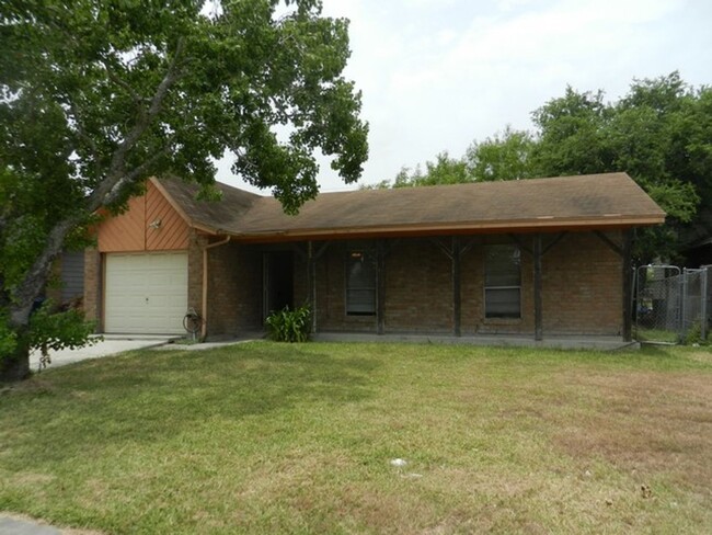 Primary Photo - 3br/2ba/1-car garage home, fenced yard