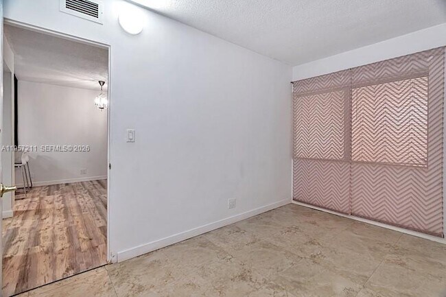 Building Photo - 1450 NE 170th St