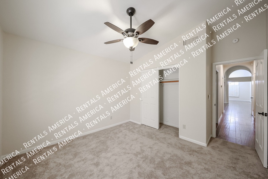 Building Photo - 1635 W Wisteria Dr