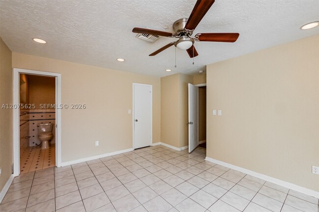 Building Photo - 7518 NW 42nd Dr