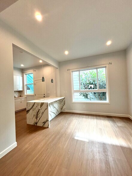 Building Photo - 131 Wetmore St