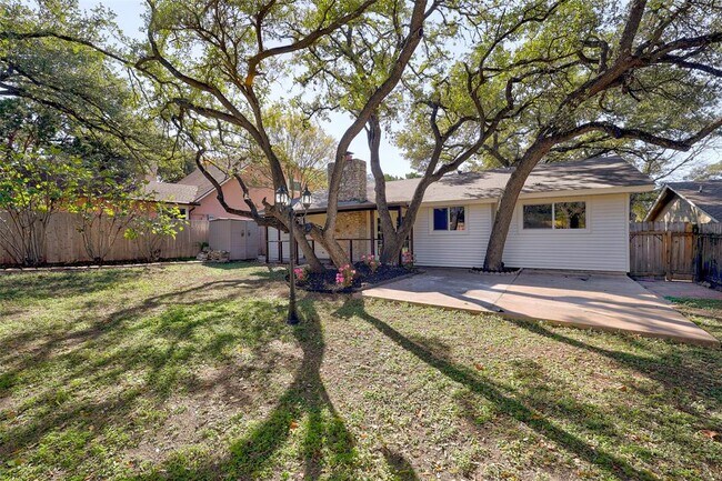 Building Photo - 402 Mulberry Dr