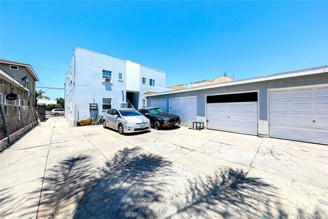 Building Photo - 1432 Cherry Ave