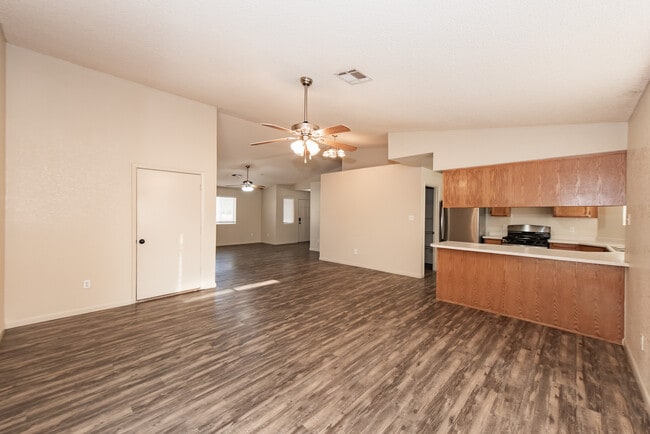 Building Photo - 2866 S 30th Dr