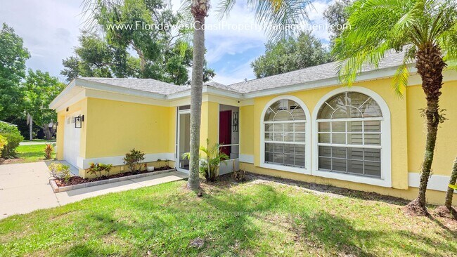 Building Photo - IMPRESSIVE 3 BEDROOM/2 BATH SARASOTA HOME! SUPER LOCATION! PET FRIENDLY!