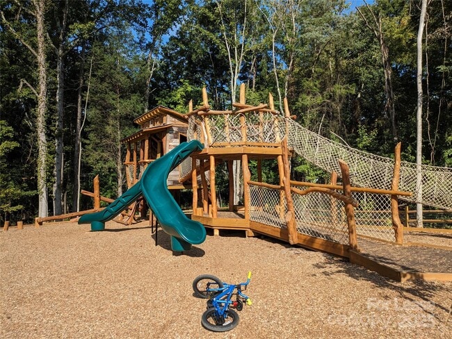 Building Photo - 917 Shearer St