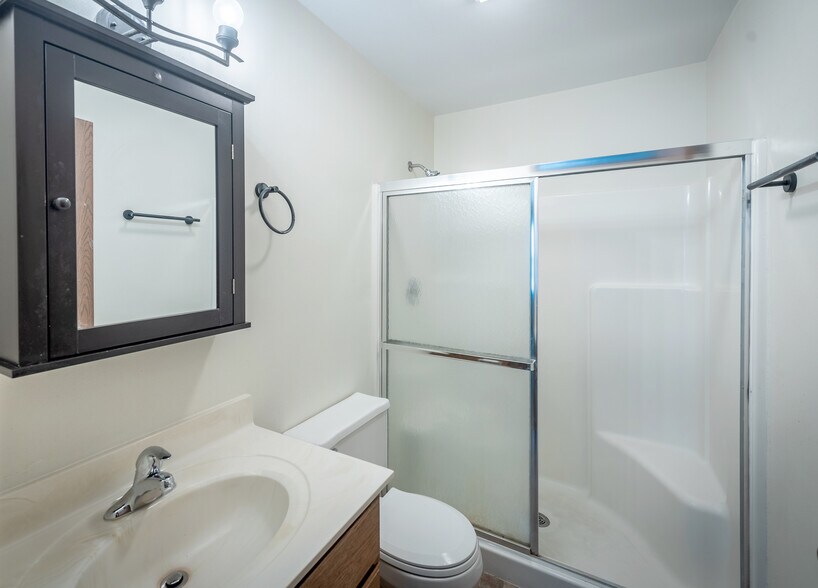 Building Photo - 6920 Mariner Dr