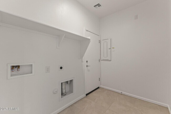 Building Photo - 12219 E Wallflower Ln