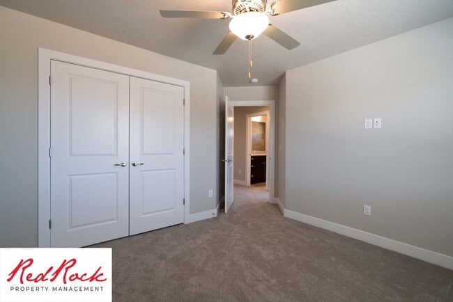 Building Photo - Spacious Townhome in Hurricane Heights