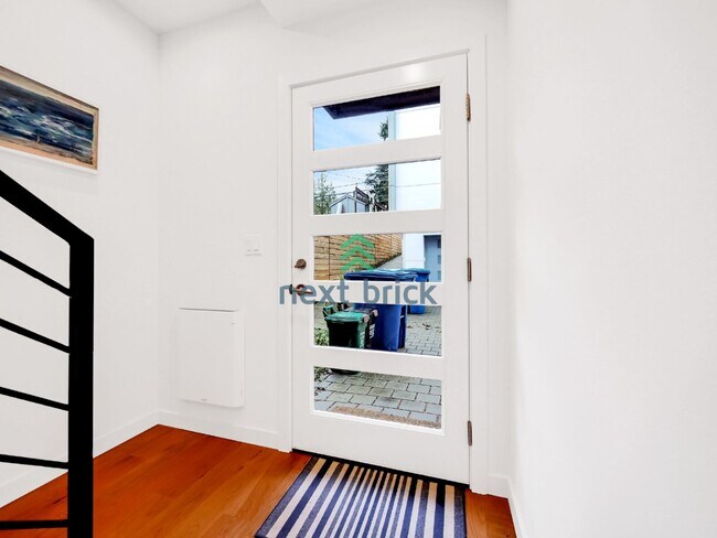 Building Photo - New Spacious 3 Bed 2.5 Bath Town home for Rent!