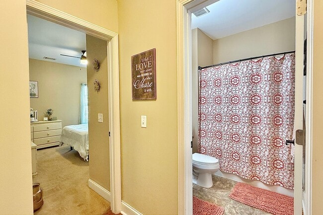Building Photo - 470 Briarcrest Dr NE