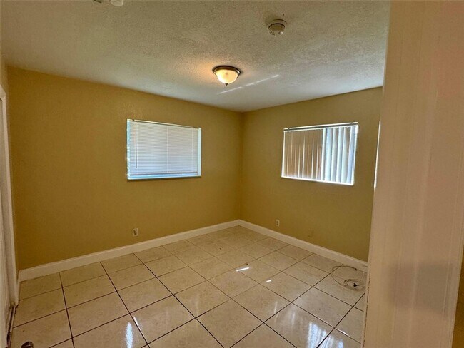 Building Photo - 6471 SW 27th Street