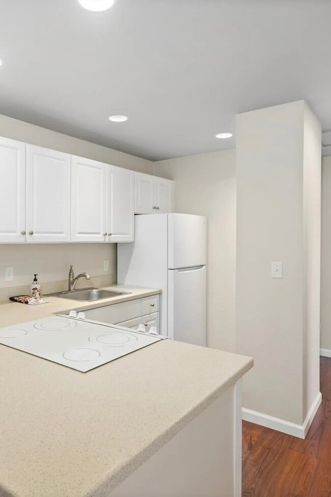 Building Photo - 160 Keonekai Rd