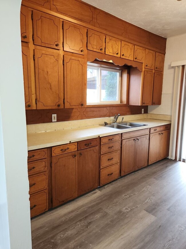 Building Photo - 3-bedroom 1 bath single family dwelling