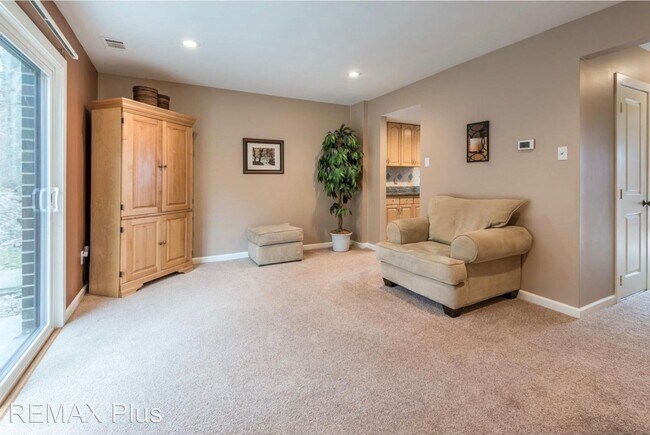 Building Photo - 3 br, 1.5 bath House - 249 Holly Dr.