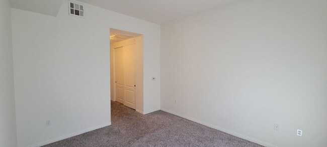 Building Photo - Upscale Executive Living 1 bedroom 1 bath