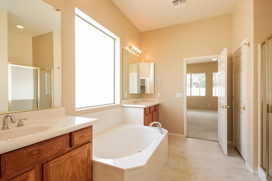 Building Photo - 2107 S Sabrina