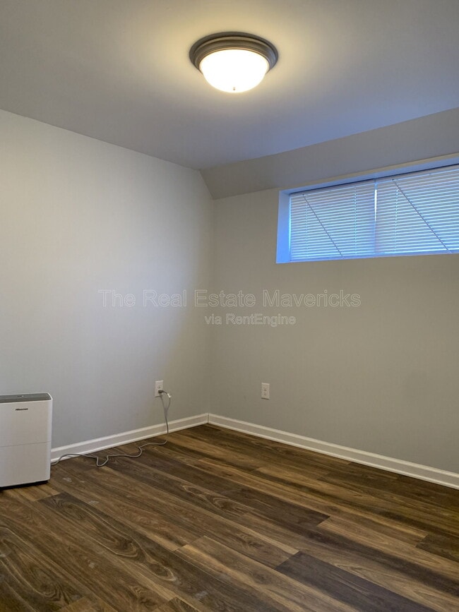 Building Photo - 409 Longview Dr