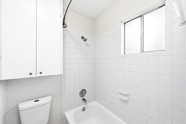 Building Photo - 8204 Exmoor Dr