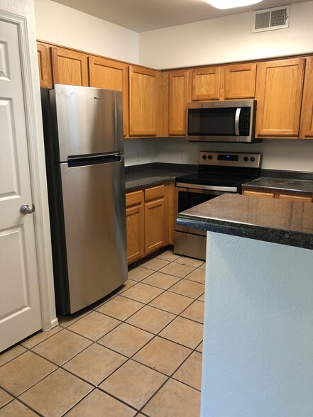 KITCHEN - BRAND NEW STAINLESS STEEL APPLIANCES - 20100 N 78th Pl