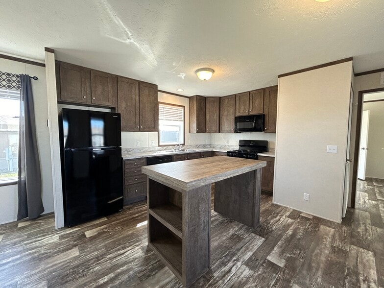 Building Photo - 18 Skeena St