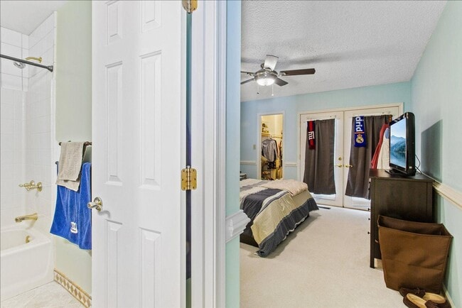 Building Photo - ATTRACTIVE AND BRIGHT LUXURY TOWNHOME IN W...