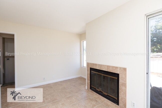 Building Photo - 1683 Manzana Way