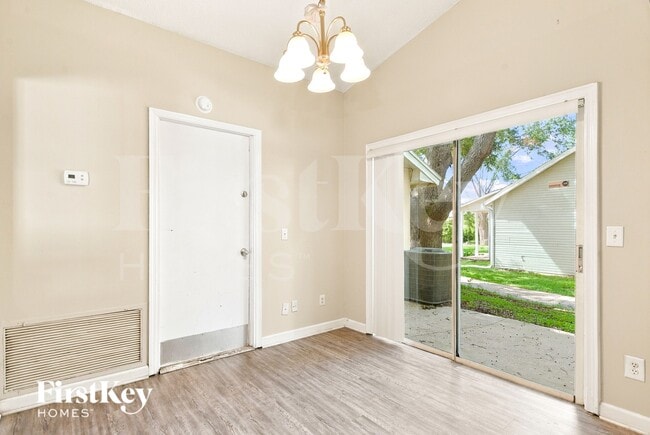 Building Photo - 1521 Dess Dr